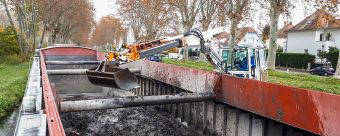 Nettoyage et dragage du canal du Rhône au Rhin